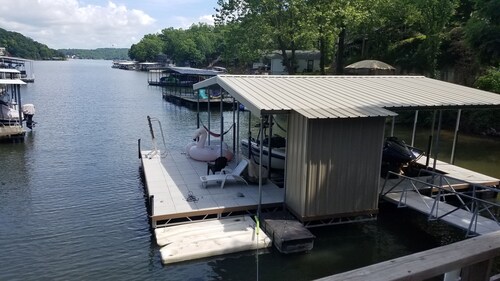 Cute family/ couples cabin with trailer parking and use of our dock in calm cove