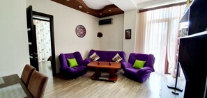 Flat-screen TV, DVD player - You choose us,we choose to make your holiday!Welcome to our beautiful country!!! (Vake-Saburtalo)