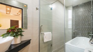 Basic Double Room | Bathroom - Hoai River Hoi An Homestay (Da Nang)