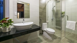 Basic Double Room | Bathroom - Hoai River Hoi An Homestay (Da Nang)