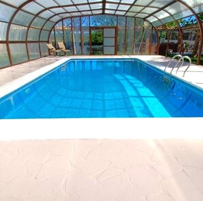 Piscina coberta i piscina a l'aire lliure 