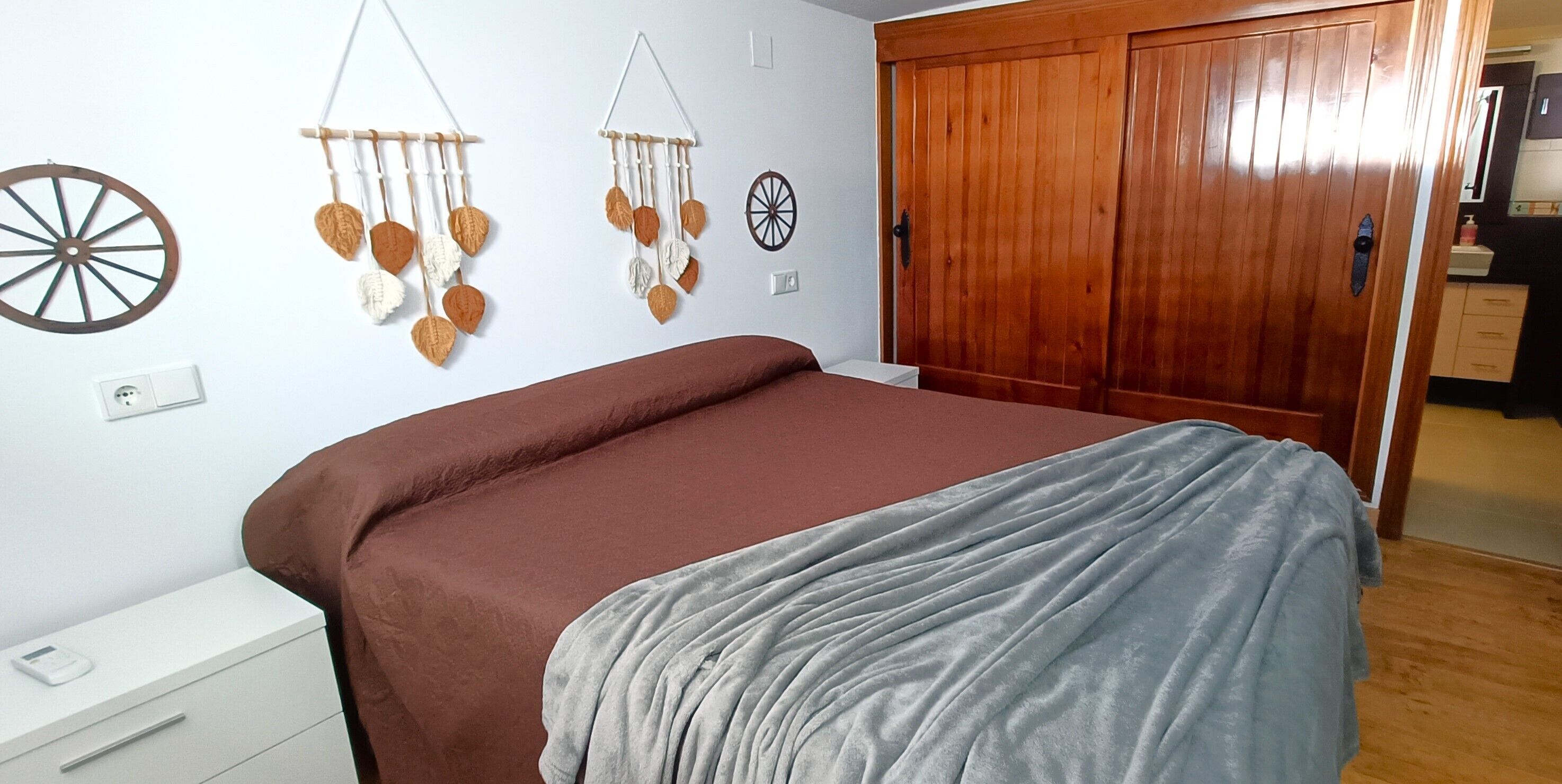 4 dormitorios, escritorio, tabla de planchar con plancha y wifi gratis