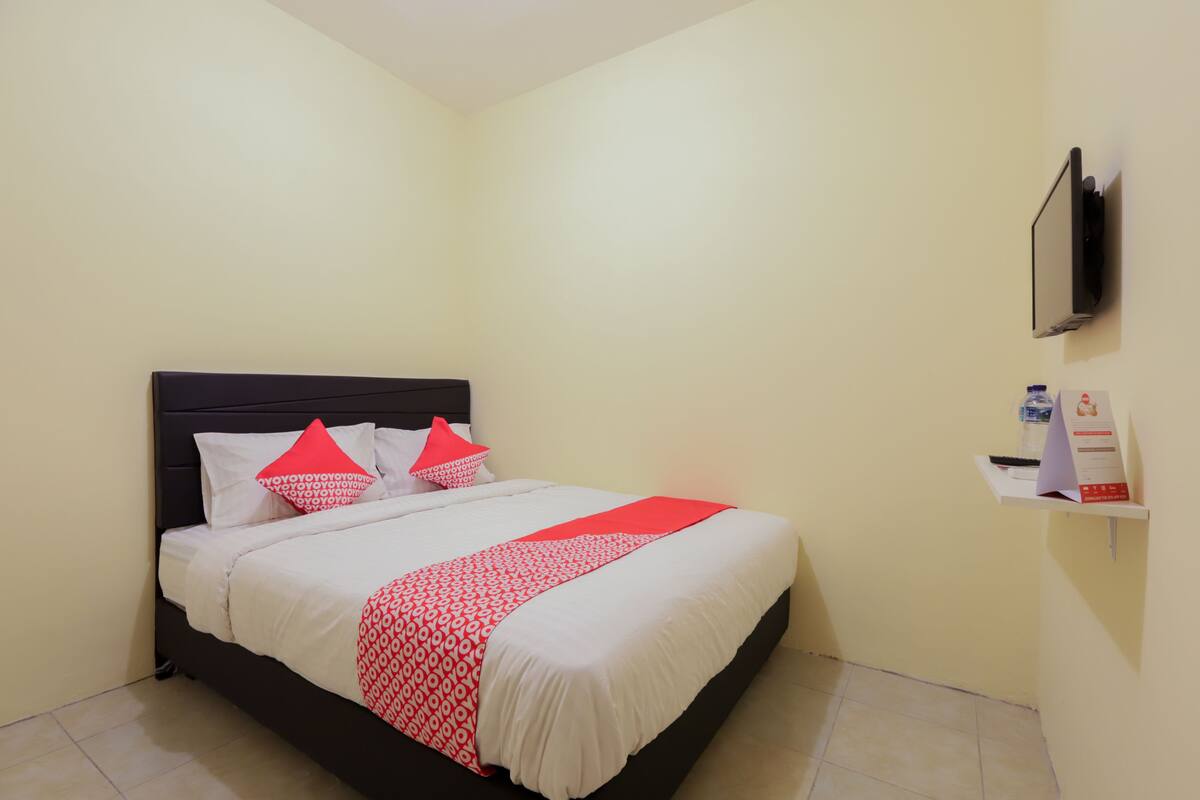 Standard Double Room | Free WiFi, bed sheets
