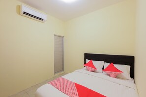 Free WiFi, bed sheets - OYO 779 Mn One Residence Syariah Near ITC Cempaka Mas Near Kalbe Farma (Jakarta)