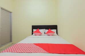 Free WiFi, bed sheets - OYO 779 Mn One Residence Syariah Near ITC Cempaka Mas Near Kalbe Farma (Jakarta)