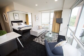 公寓, 2 间卧室 | 起居区 | 平板电视