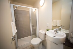 Appartement, 2 chambres | Salle de bain
