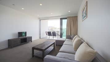 Apartment, 3 Bedrooms | Living area