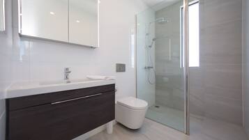Apartment, 3 Bedrooms | Bathroom