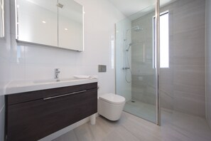 Apartment, 3 Bedrooms | Bathroom | Shower, hair dryer, towels, soap - Urban Estates - The James Apartment (Auckland)