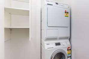 Apartment, 3 Bedrooms | Laundry