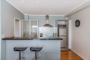 Apartment, 2 Bedrooms | Private kitchen