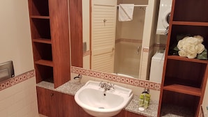 Bathroom - Urban Estates - Princes Wharf Apartment N15 Shed 20 (Auckland)