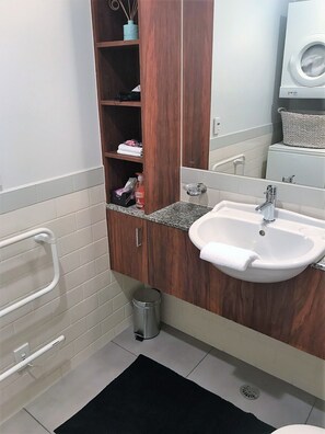 Apartment, 1 Bedroom | Bathroom