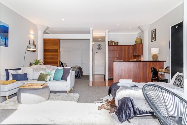 Apartment, 1 Bedroom | Living area