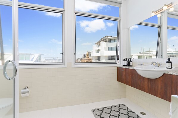 Apartment, 1 Bedroom | Bathroom | Shower, hair dryer, towels, soap