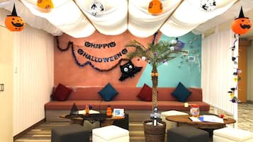 Siddeområde i lobbyen