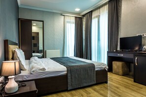 Premium bedding, memory foam beds, minibar, in-room safe - Cherry Garden (Tbilisi)