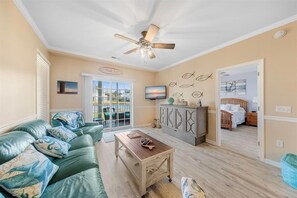 Smart-tv, een dvd-speler en een stereo