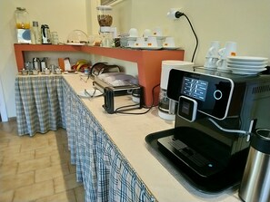 Daily cooked-to-order breakfast (EUR 6 per person)