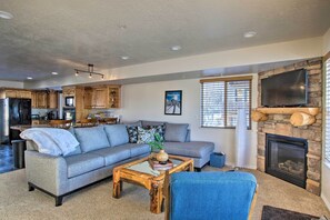 TV, fireplace, books, streaming services - 2-Condo Property w/ Mtn Views by Golf & Ski Resort (Eden)