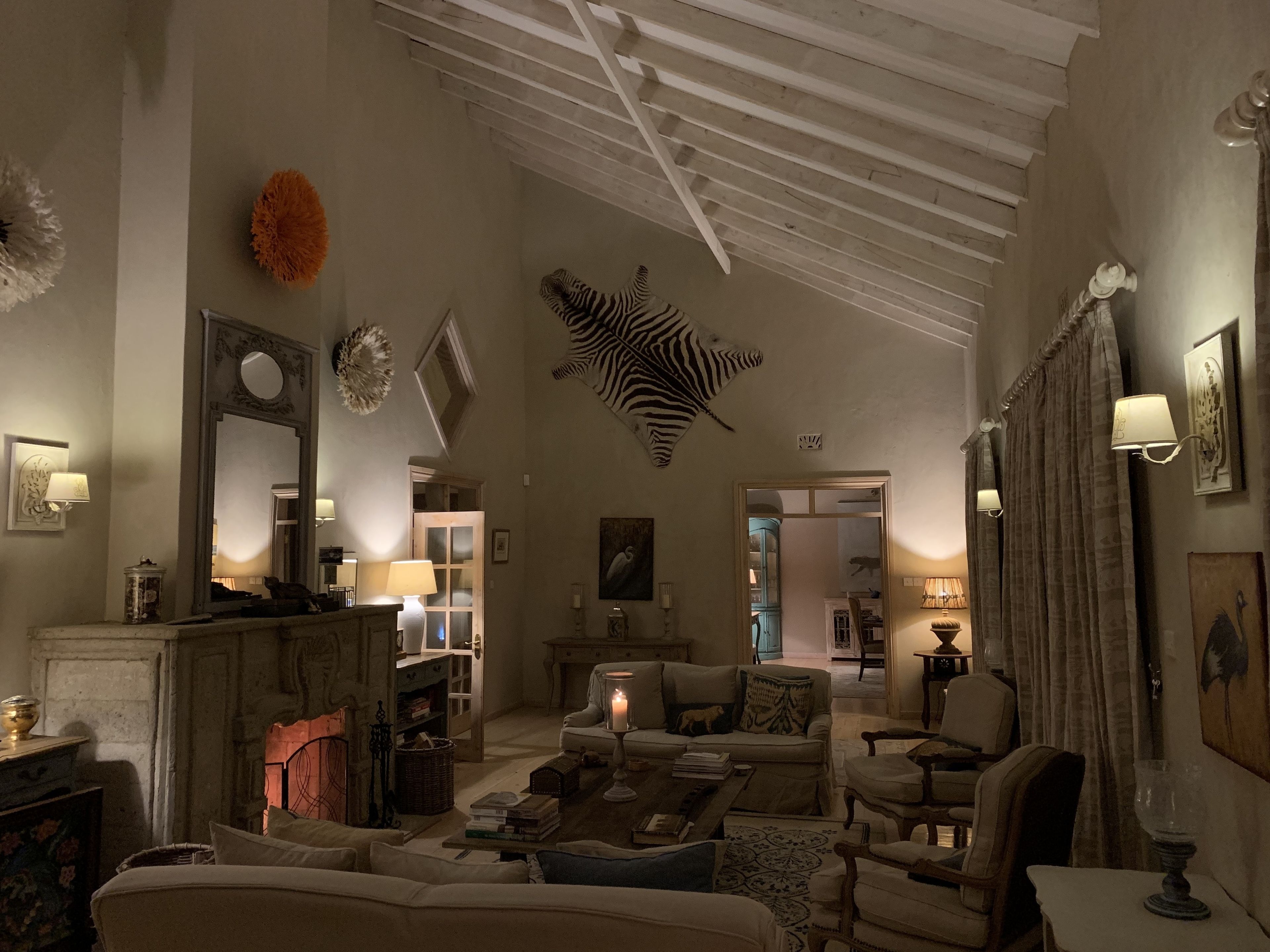 Exclusive House | Living area | Plasma TV, Netflix