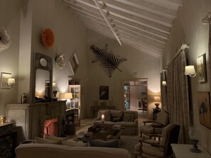 独特独立别墅 | 起居区 | 等离子电视、Netflix