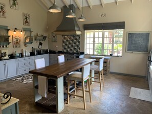 Exclusive House | Private kitchen | Fridge, microwave, oven, stovetop - Ol Bobongi House (Nanyuki)