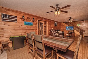 Interior - Dream Chaser: Best Value, Game Room, Hot Tub, Wifi, close to Dollywood! (Sevierville)