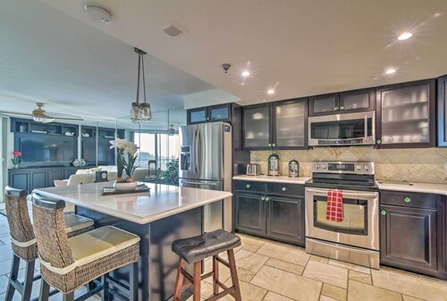 Gulf-View Hudson Condo in Waterfront Resort!