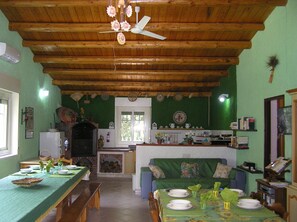 Interni