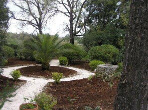 Property grounds - The farther you are from the world, the more beautiful the world seems (Noto (SR))
