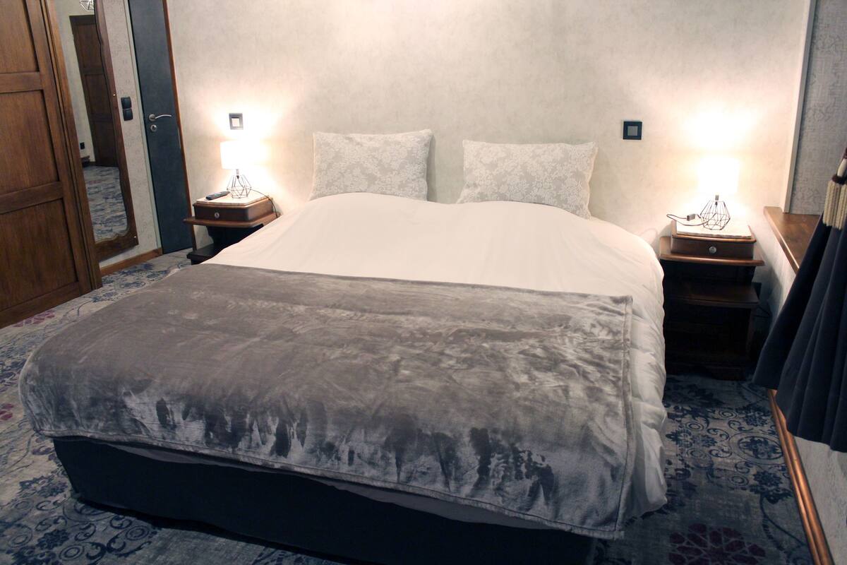 Superior Room, 1 Queen Bed | 1 bedroom, premium bedding, desk, laptop workspace