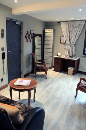 Superior-Zimmer, 1 Queen-Bett | Wohnbereich