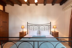 2 bedrooms, soundproofing, iron/ironing board, free WiFi