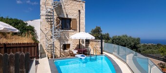 Marni villa, pool, Near tavern & Mini Market