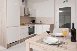 Fridge, oven, stovetop, dishwasher - Aparthotel Punta Blu (Medulin)
