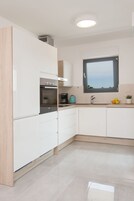 Geladeira, fogão, cooktop, lava-louças