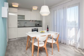 Fridge, microwave, oven, stovetop - Apartments Dva Galeba (Bol)