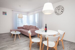 20-inch flat-screen TV with digital channels, TV - Apartments Dva Galeba (Bol)