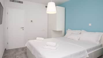 Een 20-inch flatscreentelevisie met digitale zenders en een televisie