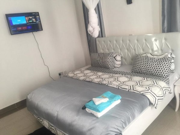 Bügeleisen/Bügelbrett, kostenloses WLAN, Bettwäsche