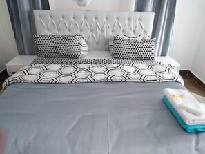 Iron/ironing board, free WiFi, bed sheets