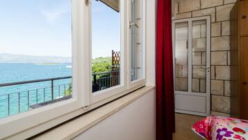 Studio, Sea View | 1 bedroom, iron/ironing board, free WiFi, bed sheets