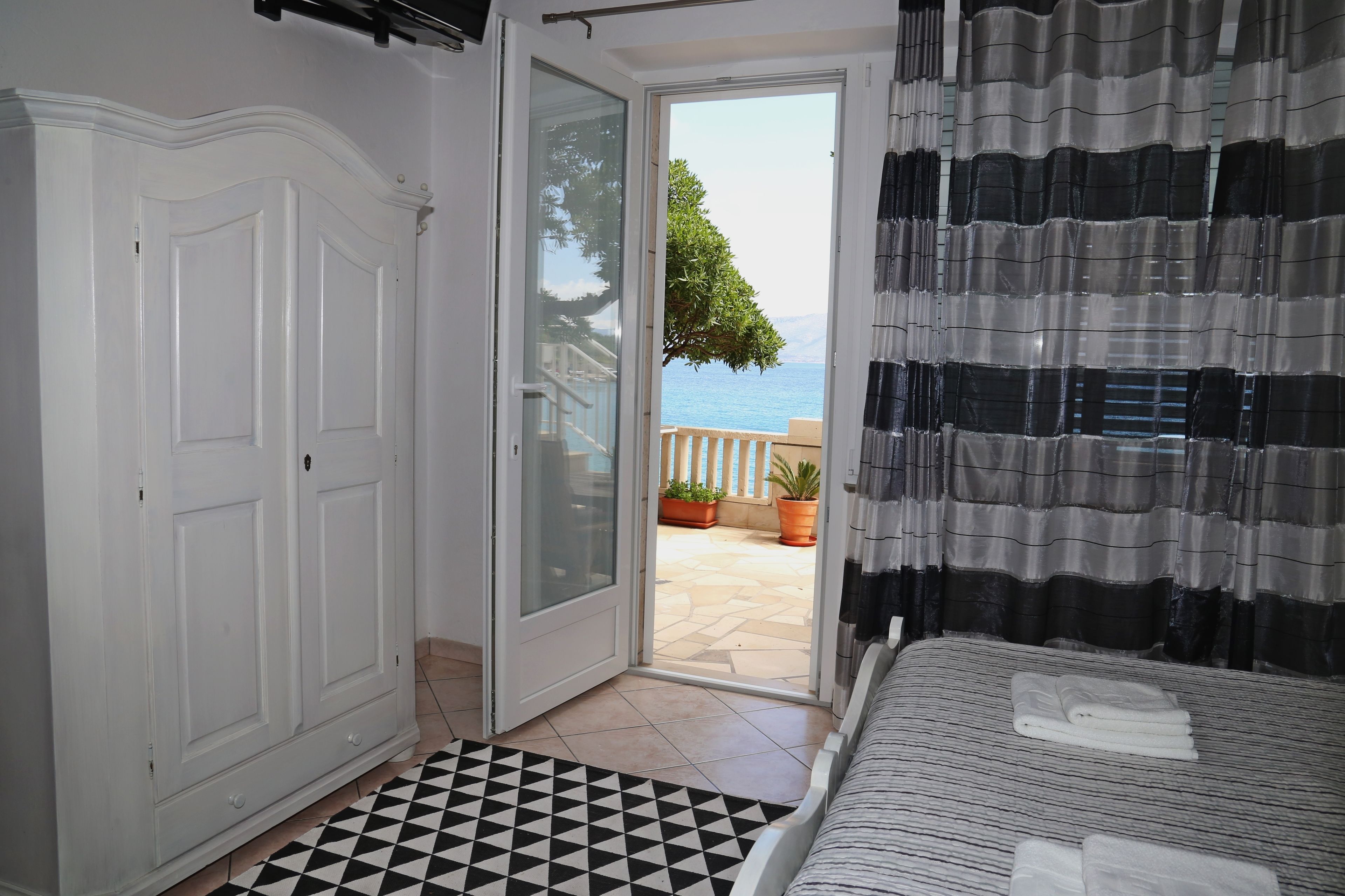 Studio, Terrace | Iron/ironing board, free WiFi, bed sheets