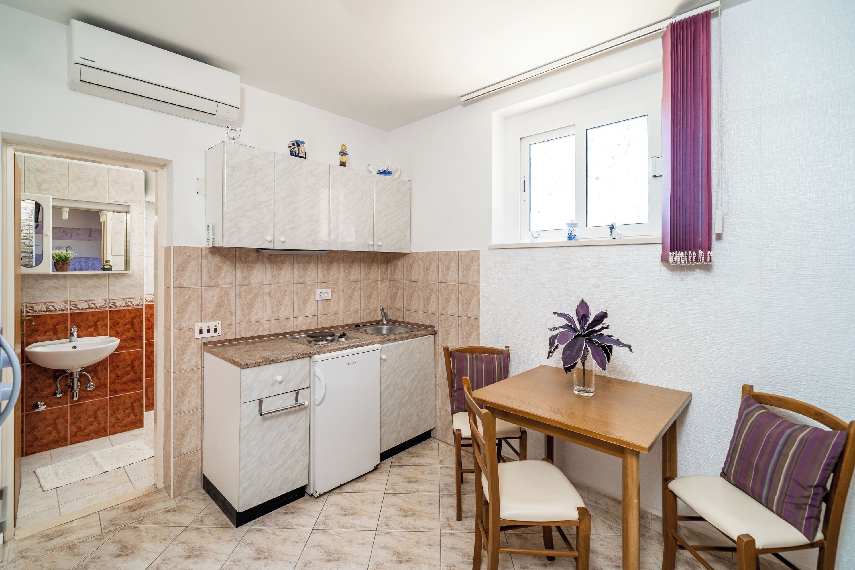 Studio (Apartments Nikolina (LU) - Studio (3 ) | Private kitchen | Coffee/tea maker, fridge, stovetop, electric kettle