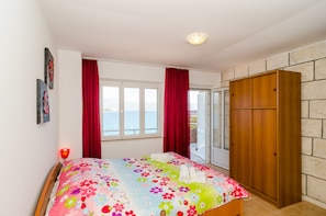 Estudio, vista al mar | Tabla de planchar con plancha, wifi gratis y ropa de cama 