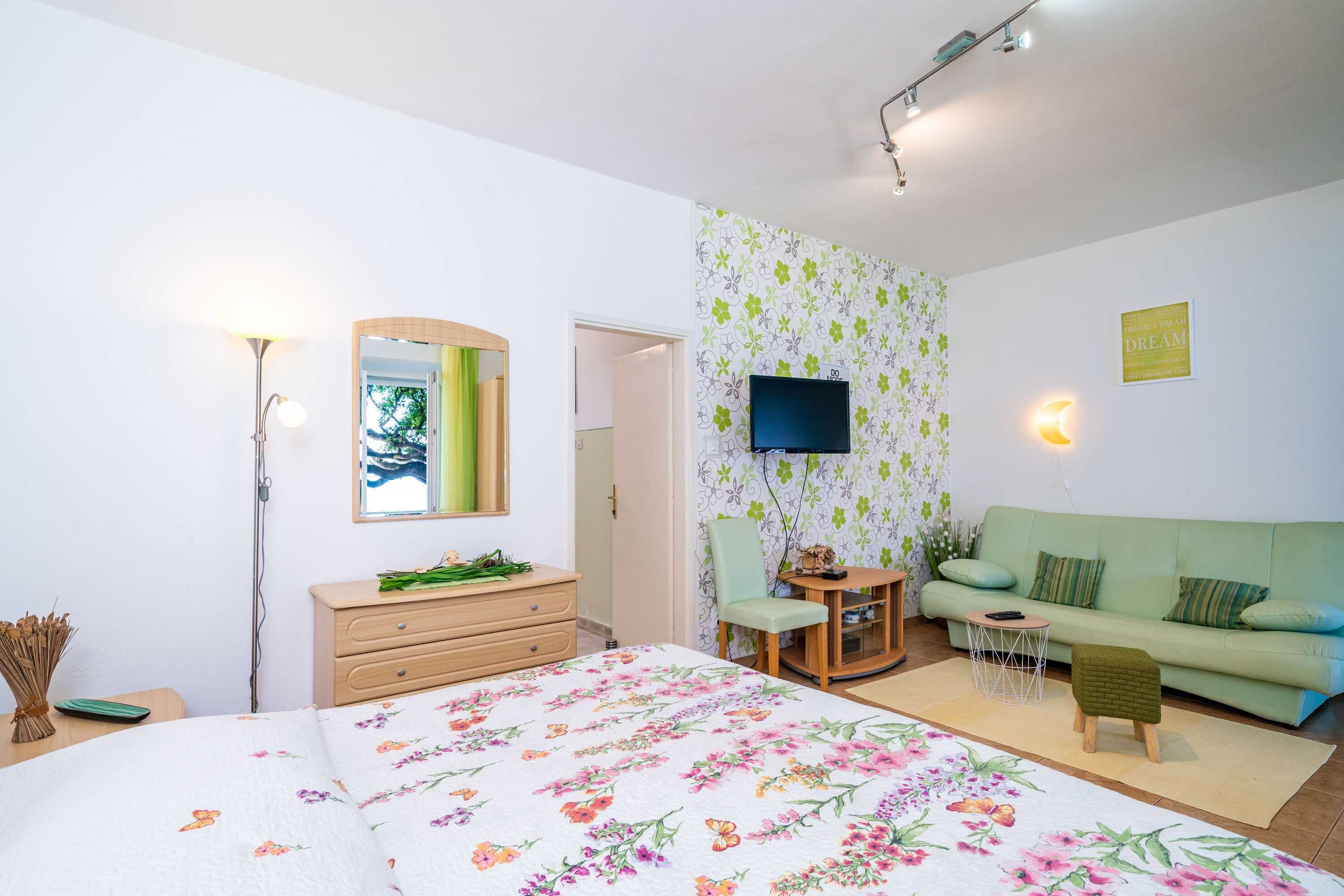 Apartment (Apartments Nikolina (LU) - One-Bedroo) | Iron/ironing board (on request), WiFi (free), bed sheets