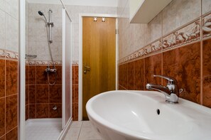 Studio, Balkon, Meerblick | Badezimmer | Dusche, Haartrockner, Handtücher