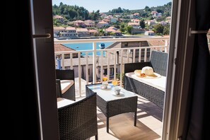 Apartment (Apartments Sunshine Home - Two Bedroo) | Balcony